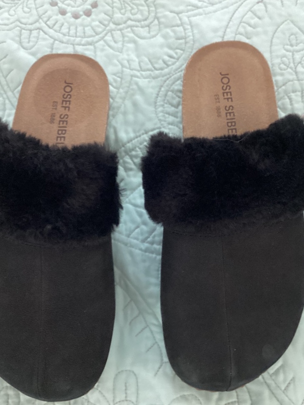 Josef Seibel, NEW WITHOUT TAGS, size 41 (U.S. 10- 10.5), suede clogs